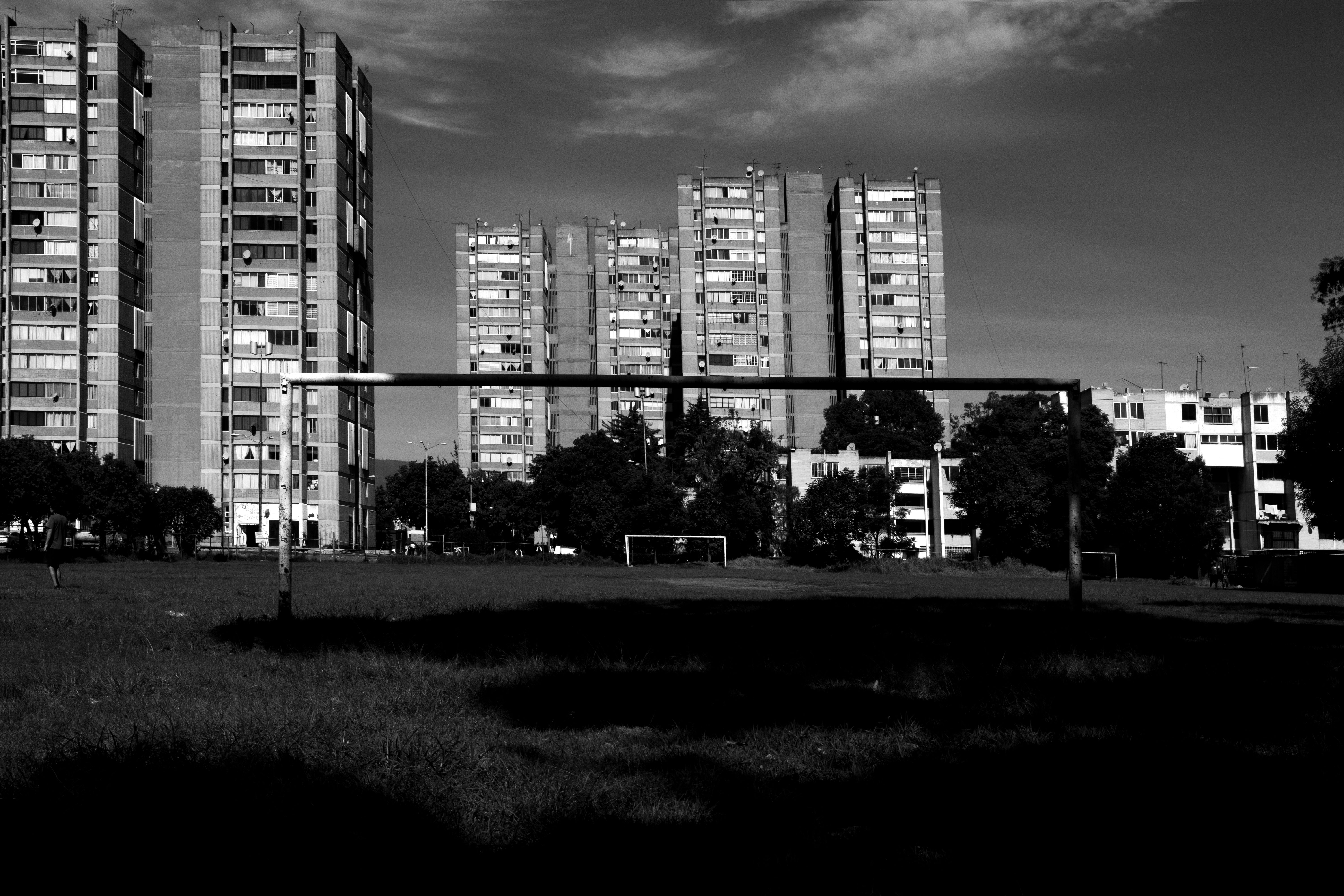 Del sur — Canchas y edificios de la Unidad Habitacional Alianza Popular Revolucionaria